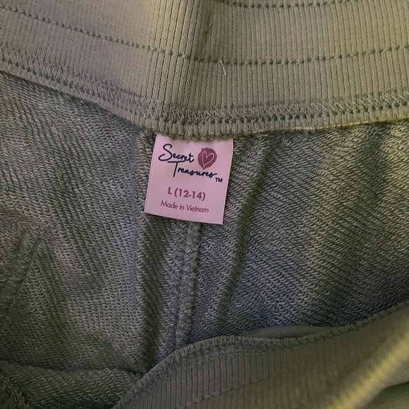 pistachio green sweat shorts - Picture 5 of 5